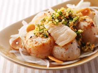 ほたてと香味野菜のスパイスたたき