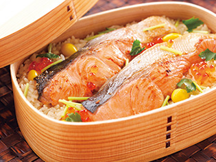 秋鮭のわっぱ飯
