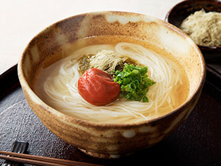 こんぶのスープの梅とろそうめん