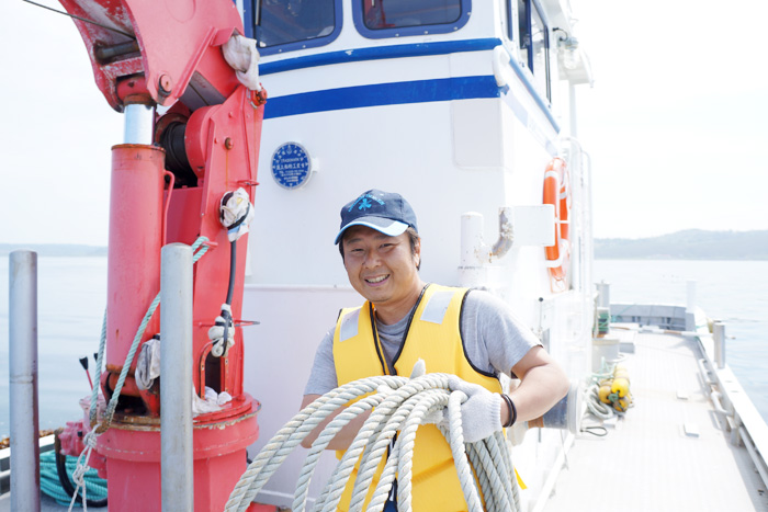 ひと仕事を終え、笑顔を見せる啓太さん