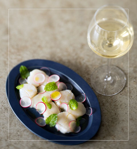 Scallops make alcoholic beverages even more delectable! 