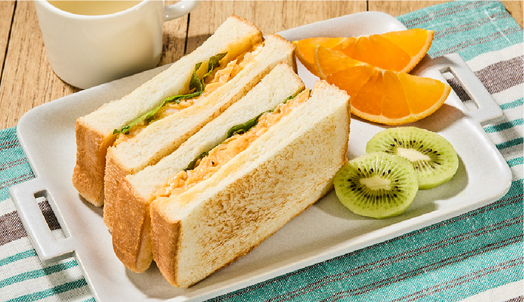 ほたて風味のオムレツ入りホットサンド